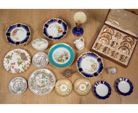 A group of ceramics to include Aynsley china, saucer, bowl, teacup and cover; a Crown Devon lustre fruit vase; a set of six p