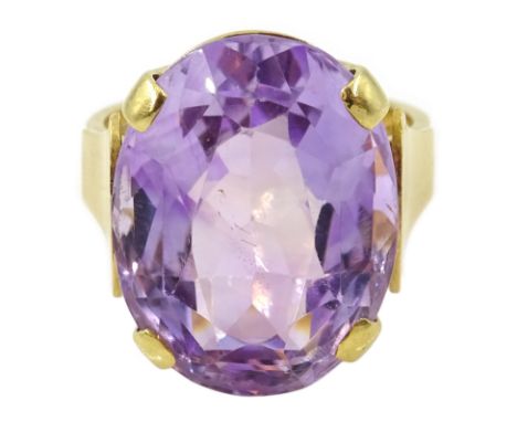 18ct gold gold amethyst ring, stamped 750  Condition Report Approx 10.7gm, size K, amethyst = 19mm x 14mm depth = 11mm 