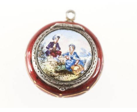 A LATE 19th CENTURY ENAMEL AND SILVER VINAIGRETTE, POSSIBLY AUSTRO-HUNGARIAN, painted to each side with a vignette of lovers 