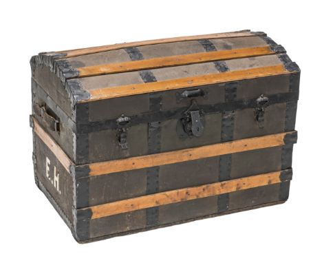 A LATE 19th CENTURY/EARLY 20th CENTURY WOODEN AND IRON BOUND DOME TOPPED TRAVELLING TRUNK, fitted with leather carrying handl