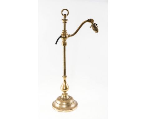AN EARLY 20th CENTURY BRASS DESK LAMP, with domed base beneath a baluster cast standard issuing a curved arm with swivel ligh