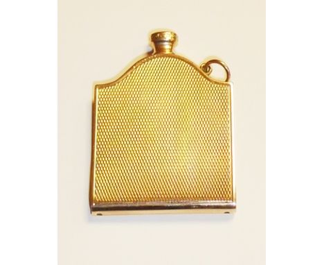A 9ct GOLD NOVELTY VESTA IN THE FORM OF A CAR RADIATOR, with engine turned decoration and with pull out wick holder, with imp