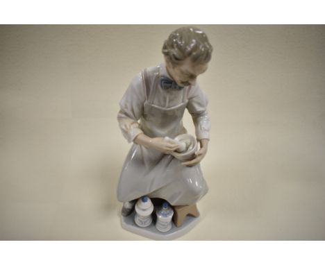 A Lladro figure study titled the Pharmacist no. 4844