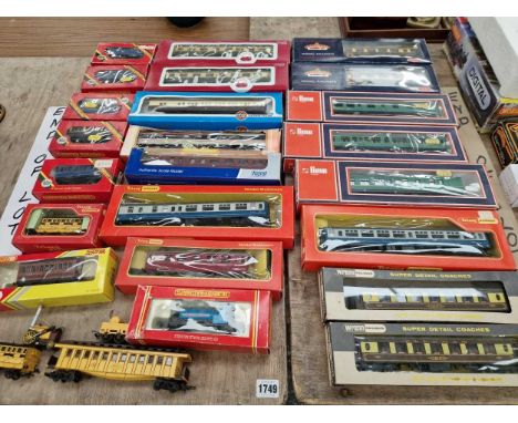 OO dublo gauge railway- Hornby , Dapol, Lima &amp; Wren rail passenger carriages etc.
