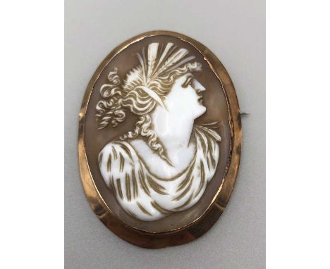 A vintage portrait cameo brooch, held in a 9ct stamped plain gold frame. Measurements 5.5 x 4.0mm.