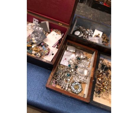 Three hallmarked silver decanter labels, a vesta case and a large collection of vintage and later jewellery.