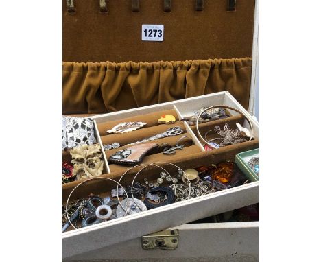 A vintage jewellery box and contents including a Siam silver panel bracelet, Scottish silver, silver shell brooch and pendant