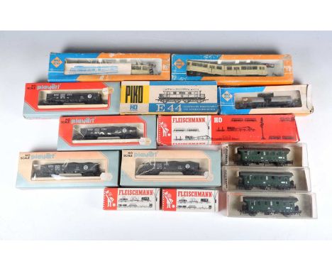 A group of HO gauge railway items, including Piko E44 electric locomotive, six items of Fleischmann goods rolling stock, two 