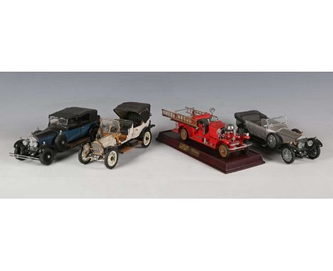 Four Franklin Mint 1:24 scale model cars, comprising 1929 Rolls-Royce Phantom I cabriolet De Ville, 1912 Packard Victoria, 19