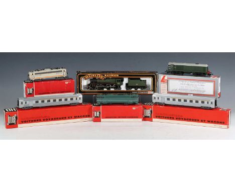 A small group of OO and HO gauge railway items, comprising Lima limited edition Class 20 diesel locomotive D8040, with certif