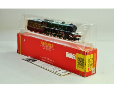 Hornby 00 Gauge Model Railway issue comprising R.188 LNER Class B17 Locomotive - Arsenal. Appears excellent with box. 