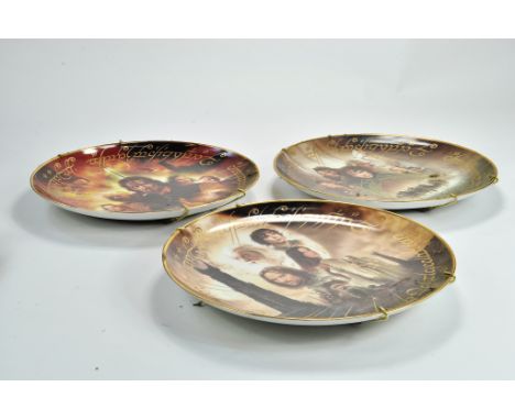 Lord of the Rings LOTR collectables comprising trio of limited edition plates. Displayed but appear to have no faults. 