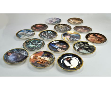 Lord of the Rings LOTR collectables comprising attractive collection of fifteen limited edition wall mountable plates. 