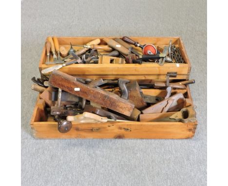 A large collection of vintage tools, to include planes, saws, a Stanley hand drill and other items, contained in a wooden too
