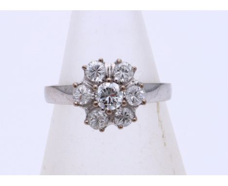 White gold ring, 585/000, with diamond. Ring with a rosette set with 7 brilliant cut diamonds, total 0.75 ct PW. Rosette size