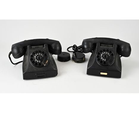 Two old Dutch Erricson bakelite rotary dial telephones. Dimensions: 14 x 23 x 18 cm. In good condition.