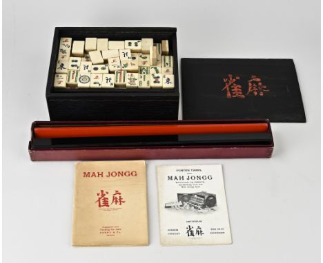 Old Chinese Mahjong game in oak sliding box + bone game pieces. With Mahjong game rules. Dimensions: 8.5 x 23 x 18 cm. In goo