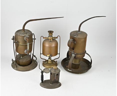 Lot of antique copper distillery. First half 20th century. Dimensions: 18 - 46 cm. In good condition.