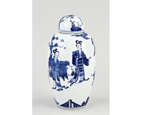 Chinese porcelain tea caddy with long list/crazy decor. With double blue bottom ring. Dimensions: H 18.5 cm. In good conditio