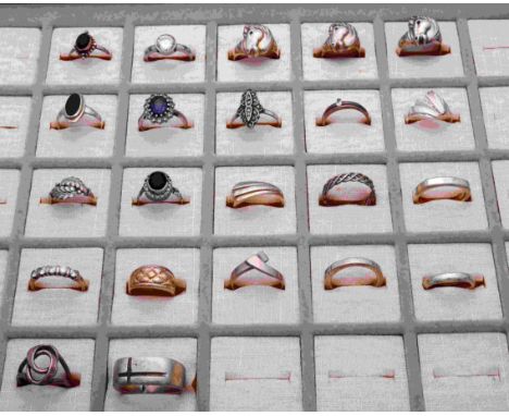 Large lot with 21 silver rings, including zirconia, horse head, onyx and decoration. about 91 grams. And 1 steel ring