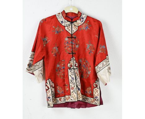 Chinese silk vest. Manual work. With floral decor. 20th century. Dimensions: 66 x 70 cm. In good condition.