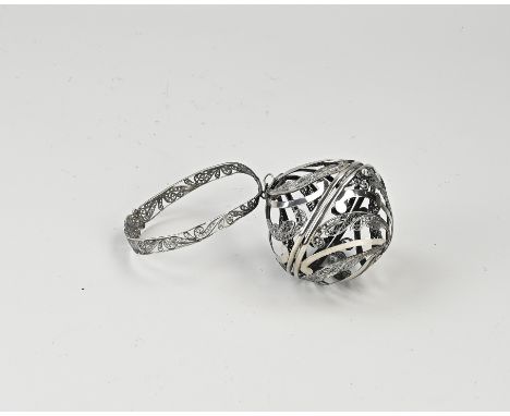 Special silver ball holder, 800/000, with filigree. Ring made with filigree with a pendant eye with a clew holder made with s