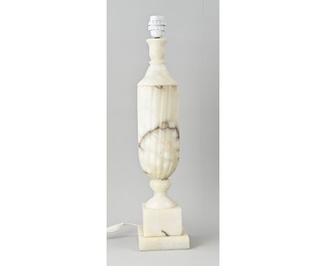 Large Italian alabaster lamp base. Second half of the 20th century. Dimensions: H 62 cm. In good condition.
