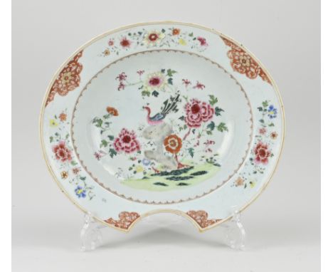 Large 18th century Chinese porcelain Family Rose shaving basin with garden/peacock/gold decor. Dimensions: 8.5 x 33 x 24 cm. 