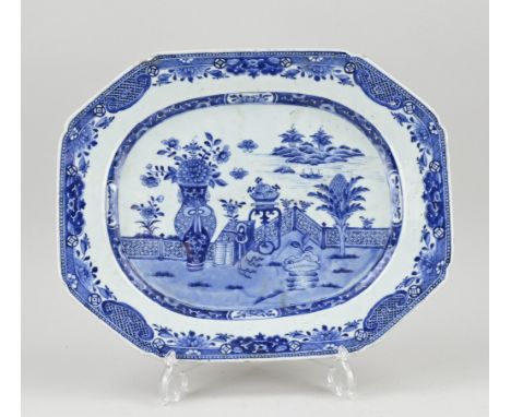 Large 18th century Chinese porcelain Queng Lung meat dish with garden/seascape decor. Dimensions: 33 x 41.5 cm. In good condi