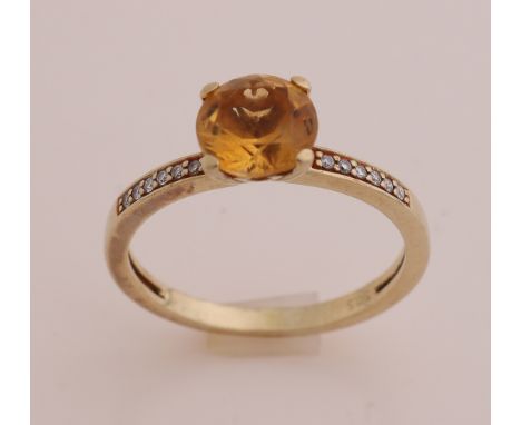 Elegant yellow gold ring, 585/000, with citrine and diamond. Fine ring with a large 4-legged chaton set with a round faceted 