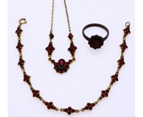 Set of jewelry with garnet with a double bracelet, choker and silver ring.