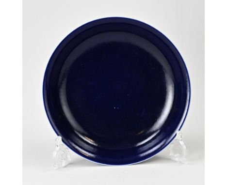 Rare 18th century Chinese porcelain plate with blue glaze + double blue bottom ring. Dimensions: Ø 24.6 cm. In good condition