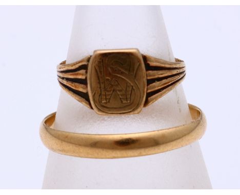 Two gold rings, wedding ring, smooth model, 585/000, and a small signet ring, fine. Total about 3.5 grams.