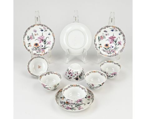 Lot of 18th century Chinese porcelain cup + saucers. Floral/gold decor. Consisting of: Six cups + four saucers. Two dishes ch