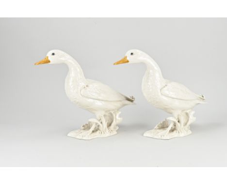 Two large German porcelain Goebel ducks from 1970. Design G. Bochmann. Minimal chip possible. Size; 29 x 34 x 12 cm. In good 