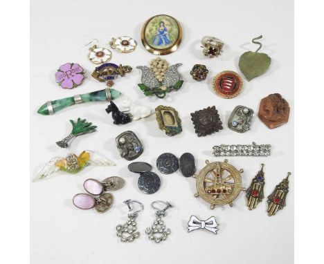 A collection of costume jewellery, to include a silver dress ring, gilt brooches and badges