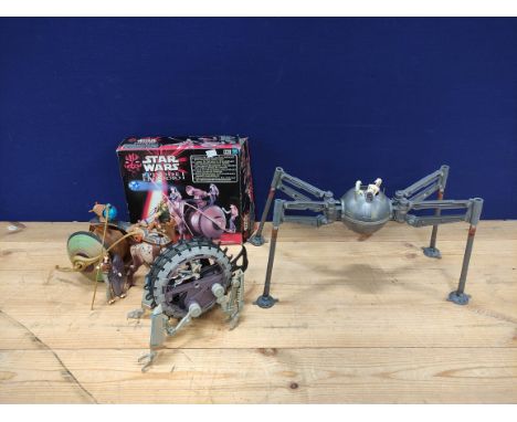 Star Wars - Three model vehicles from the prequels. To include a Phantom Menace 1999 Ammo Wagon Falumpaset, General Grievous 