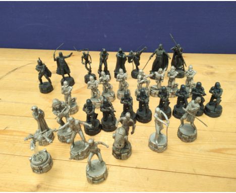 Star Wars - 2005 LFL 'Revenge Of The Sith' chess set, complete.&nbsp;&nbsp; 