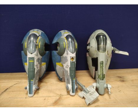 Star Wars - Three model spacecrafts to include Boba Fetts Slave 1 1981 (defective) and two Jango Fett Slave 1s C2201. (3) 