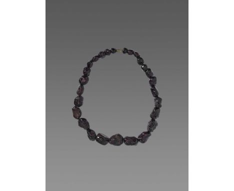 Persia, Hellenistic period, 4th-1st century BC. The ancient necklace consisting of 27 garnets of irregular shape, the semi-tr