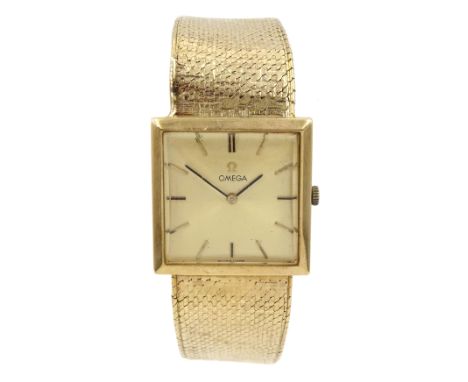 Omega gentleman's 9ct gold 17 jewel manual wind wristwatch, Cal. 620, case No. 3115490, serial No. 25158504, London 1966Condi