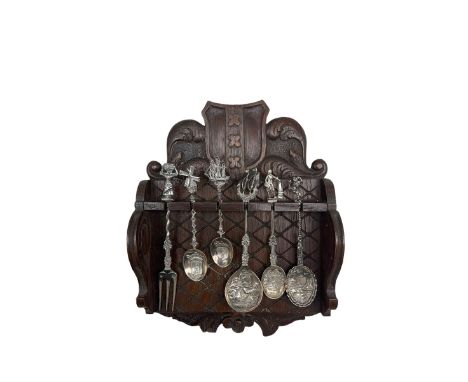 Small oak spoon rack with six Dutch spoons and fork, pair of Edwardian crimped silver salts and spoons, cased Birmingham 1905