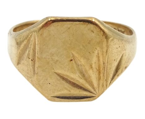 9ct gold signet ringCondition Report:Approx 5.5gm, hallmark rubbed but tested 9ct, size Q-R