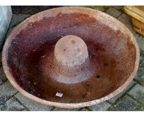 An early 20th century cast iron circular livestock feeding trough by Cornish & Lloyds of Bury St Edmunds, dia. 70cm
