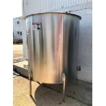 Used- Approximately 1000 gallon flat bottom ss tank. Overall Approximate Dimensions: 7' x 7' x 7.5'