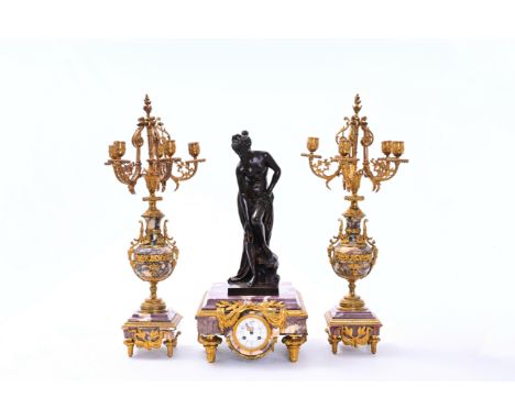 A French gilt and patinated bronze and marble three-piece clock garniture topped with the bather, 19th/20th C.H 67 - 66,5 cm 