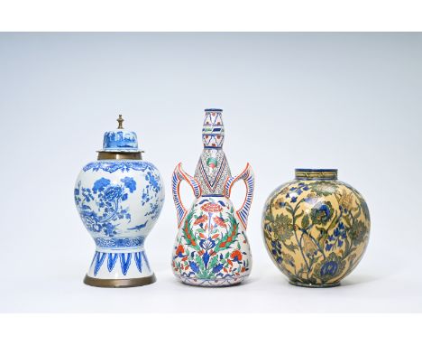 Three vases in Dutch Delftware and Iznik-style pottery, 18th/20th C.H 44,5 - 43 - 29,3 cm