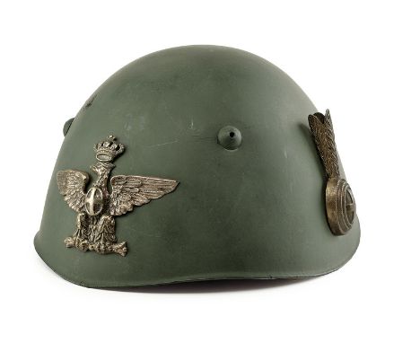 A general's 1933 model helmet dating: second quarter of the 20th Century provenance: Kingdom of Italy Skull of boiled leather