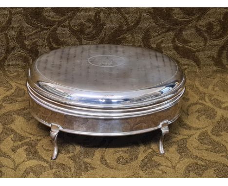 Oval silver jewellery box with engine turned decoration on shaped feet (one foot damaged).  167mm wide by William Comyns & So