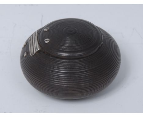 A George III lignum vitae bun shaped snuff box, draught-turned throughout, hinged cover, 6cm diam, c.1800   Condition Report: